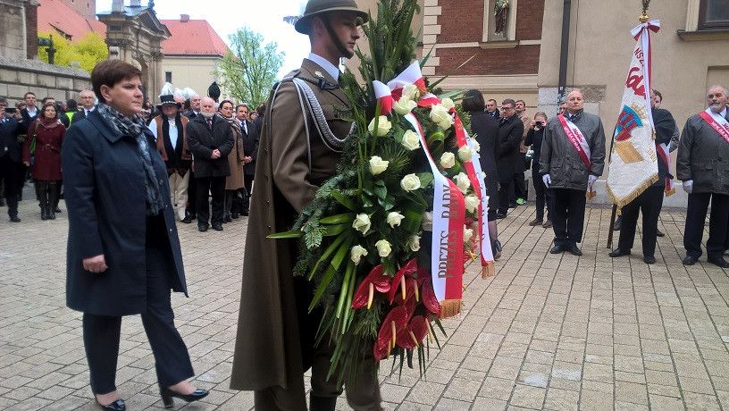 Rocznicowe obchody pochowania pary prezydenckiej na Wawelu