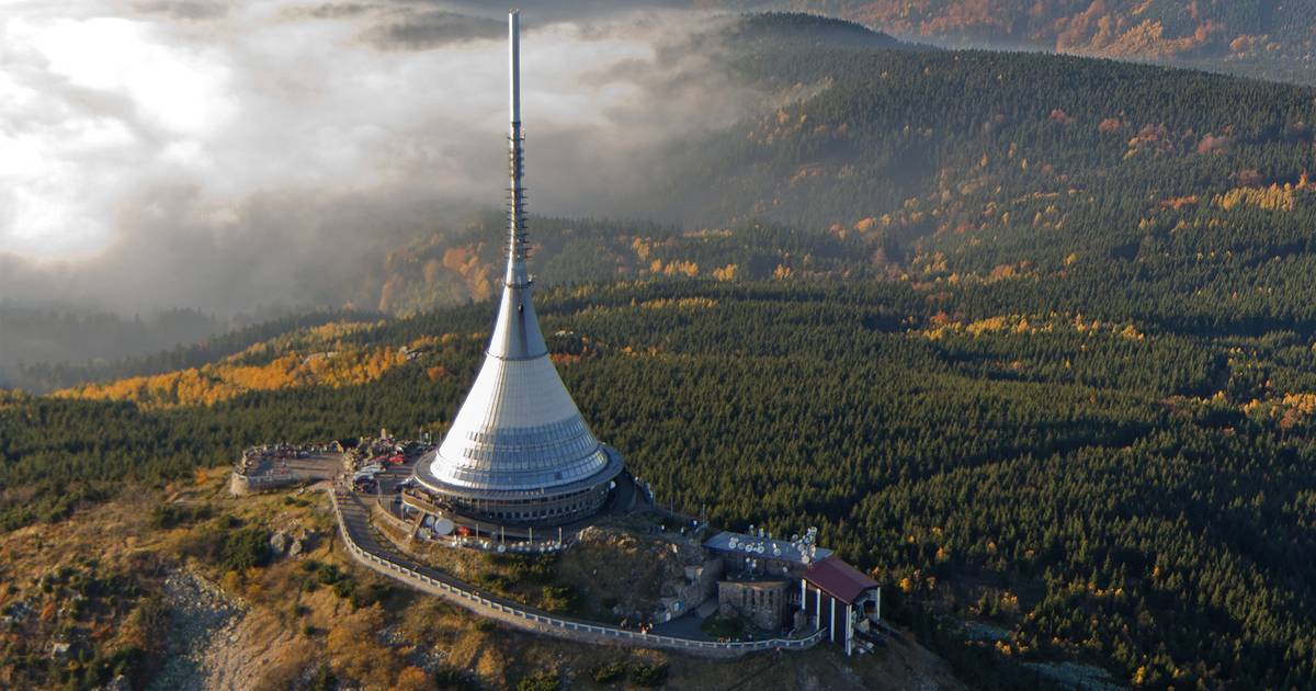 W Sudetach stoi hotel niczym z bajki "Jetsonowie". Wyjątkowy zabytek