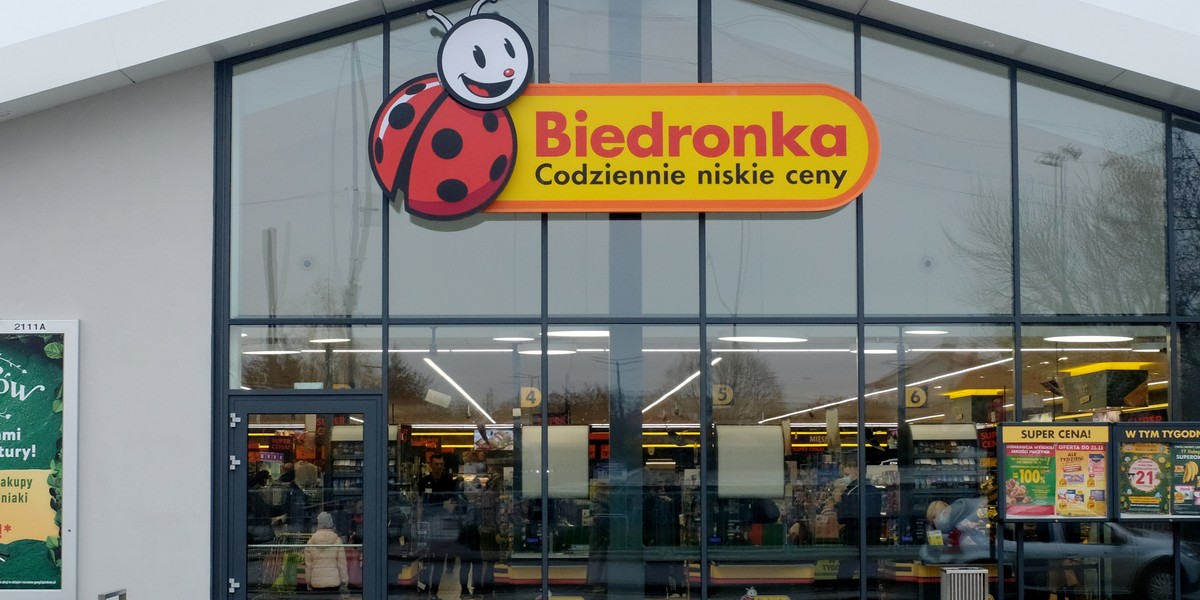 Promocja na piwo w Biedronce 12+12 gratis piątek 13.08 2021.