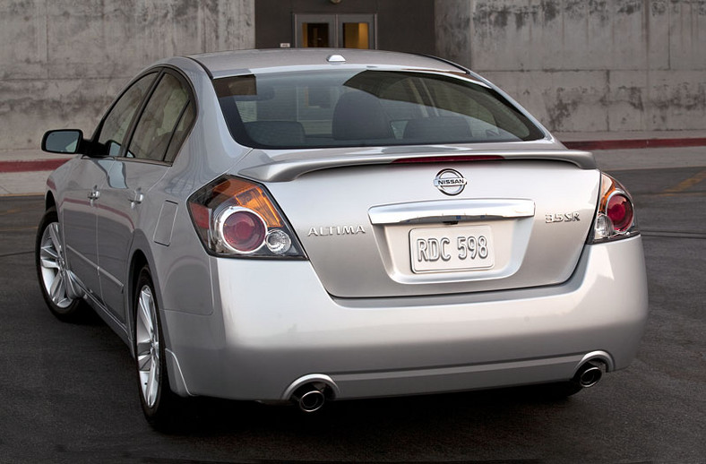 Nissan Altima 2010: amerykański facelifting na rok 2010