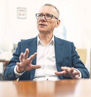 Mroczek: Chętnych do pracy w administracji rządowej jest coraz więcej [WYWIAD]