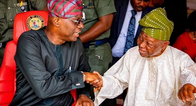 Governor Babajide Sanwo-Olu (Left) congratulates former Lagos state Governor, Alhaji Lateef Jakande (Right) at 91. [PM News]
