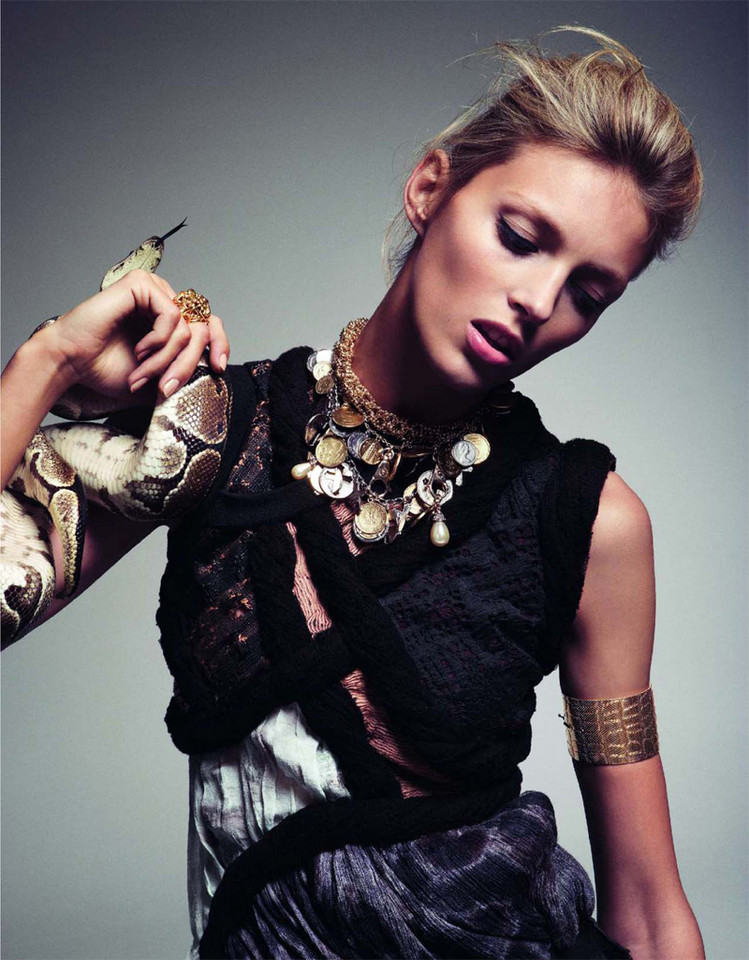 Anja Rubik w lutowym wydaniu francuskiego Vogue'a