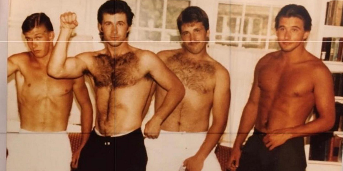 Alec Baldwin z braćmi na zdjęciu sprzed lat