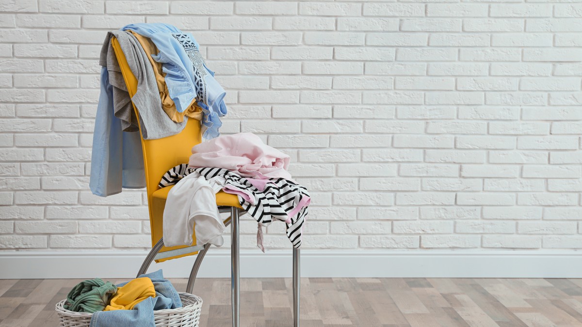 Odeća preko stolice