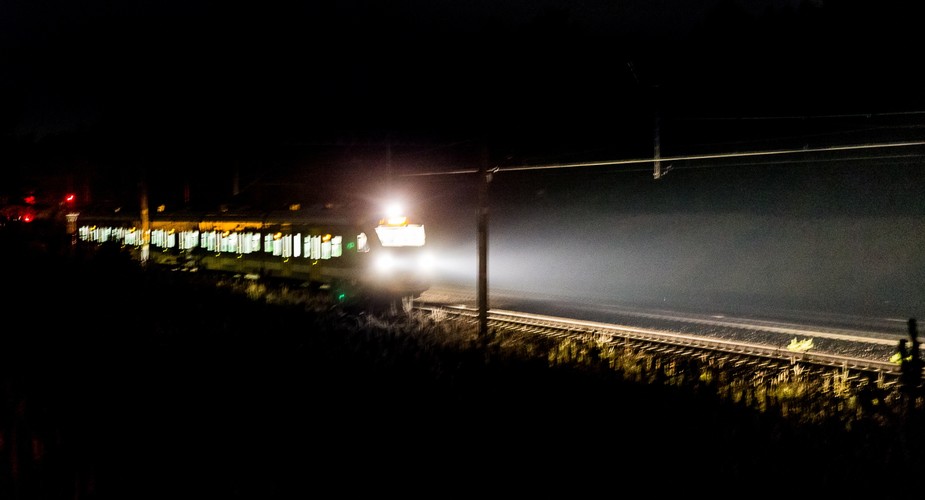 Pociąg Impuls 45WE został wyprodukowany na zamówienie Kolei Mazowieckich. Pojazdy typu Impuls należą do grupy środków transportu przeznaczonych do ruchu regionalnego oraz międzyregionalnego. <br><br> (zuz) PAP/Andrzej Grygiel