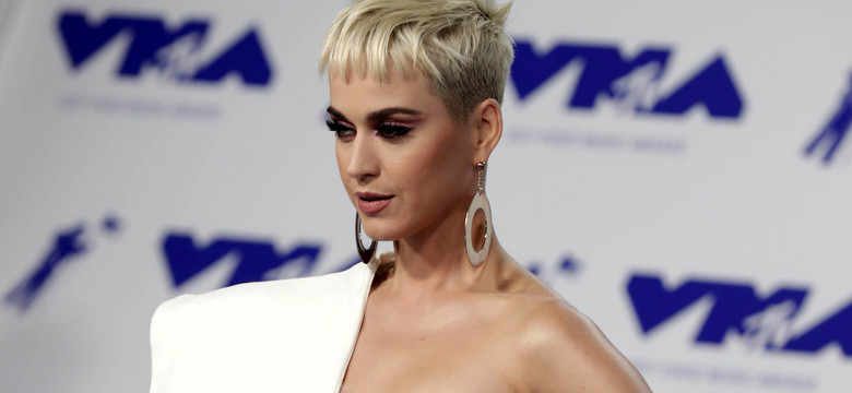 Katy Perry w kreacji z głębokim dekoltem na MTV Video Music Awards