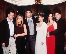 Ross esküvője 2. rész (The One with Ross's Wedding Part 2). A 4. évad 24. része, pontosabban Ross londoni esküvője sok minden miatt emlékezetes. Többek között azért is, mert Monica Chandler ágyában köt ki. Enneka résznek köszönhető az, hogy a két karakter megtalálja egymásban a nagy szerelmet. 