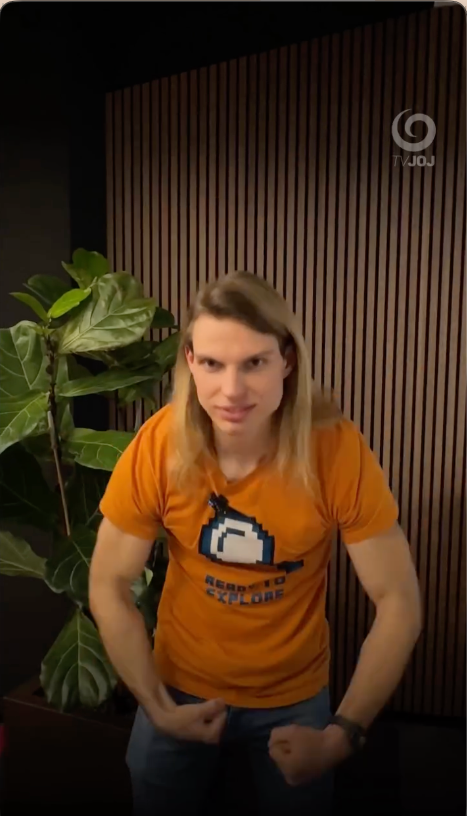 Tomáš zo šou Mama, ožeň ma predviedol vo videovizitke svaly. 