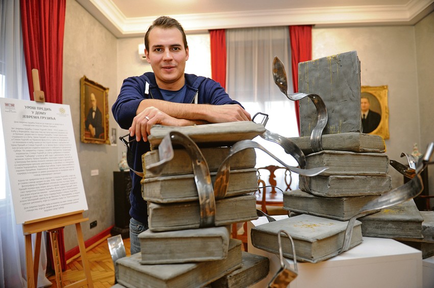 Robertson Kapeli sa instalacijom od betona