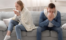 Jednoczesne zakażenie koronawirusem i grypą. Które testy diagnostyczne przeprowadzić?