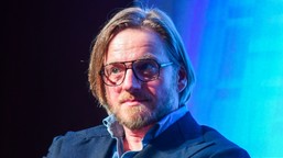 to głośna książka szczepana twardocha. po 20 latach wraca w nowej formie