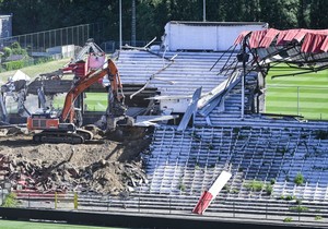 Srušen stadion, ilustracija