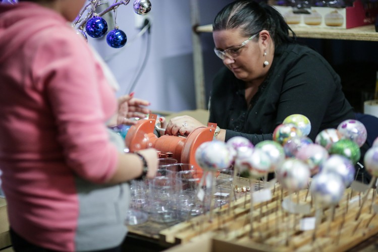Produkcja bombek i ozdób choinkowych