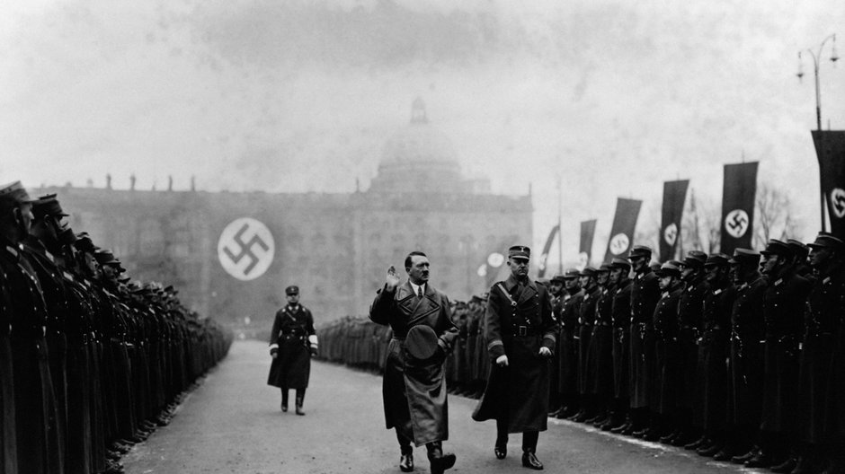 Adolf Hitler przyjmujący salut, 1936 r., Berlin