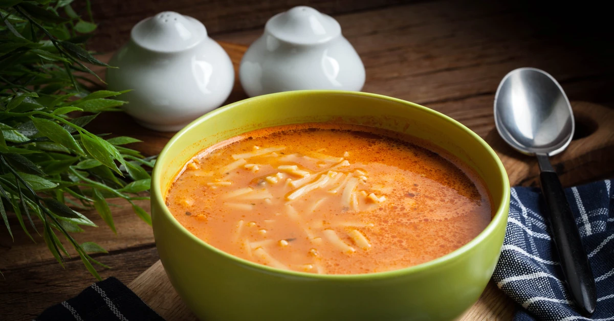 Pyszny obiad na poniedziałek. Podajemy przepis, Ty gotujesz. Pomidorowa z lanymi kluskami