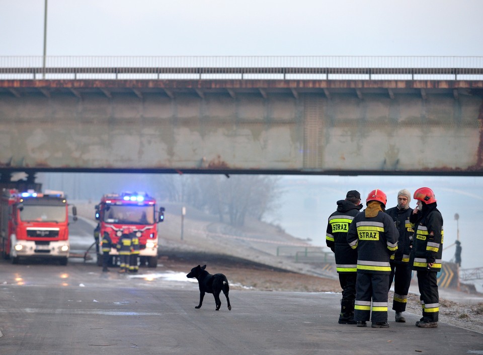 WARSZAWA MOST ŁAZIENKOWSKI PO POŻARZE (Strażacy)