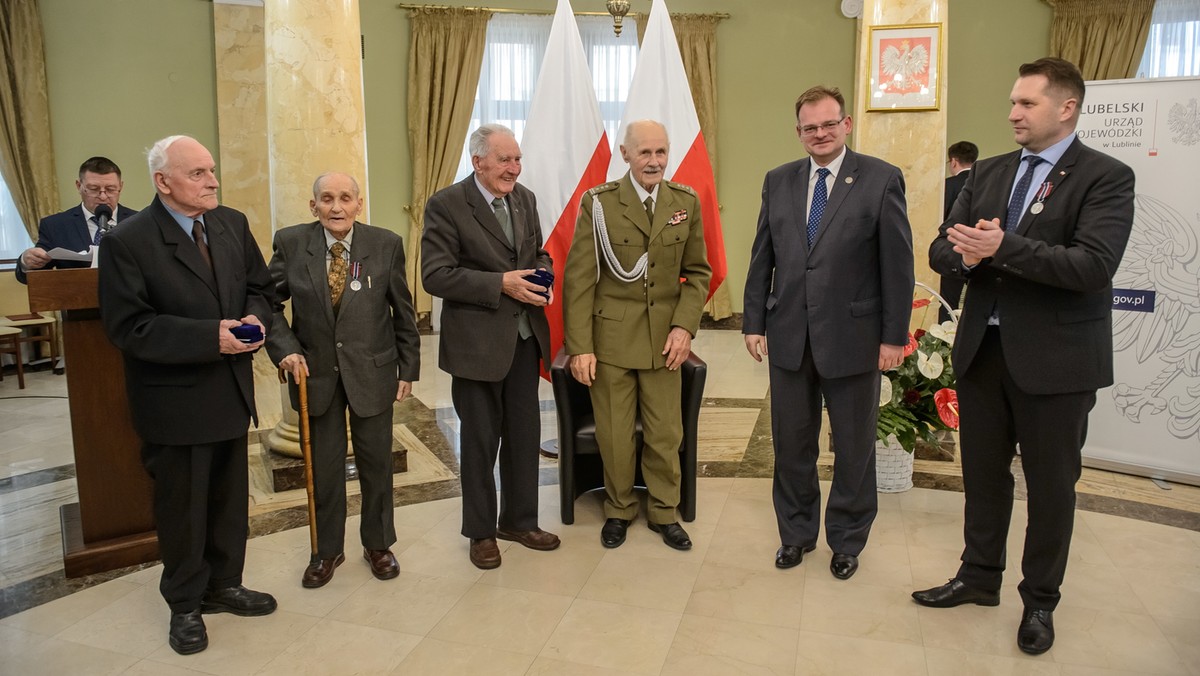 Gratulacje, podziękowania i życzenia przyjmował wczoraj w Lublinie z okazji 100. rocznicy urodzin płk Władysław Rokicki, weteran wojny obronnej we wrześniu 1939 r. Z jubilatem spotkali się przedstawiciele władz, kombatanci, młodzież.