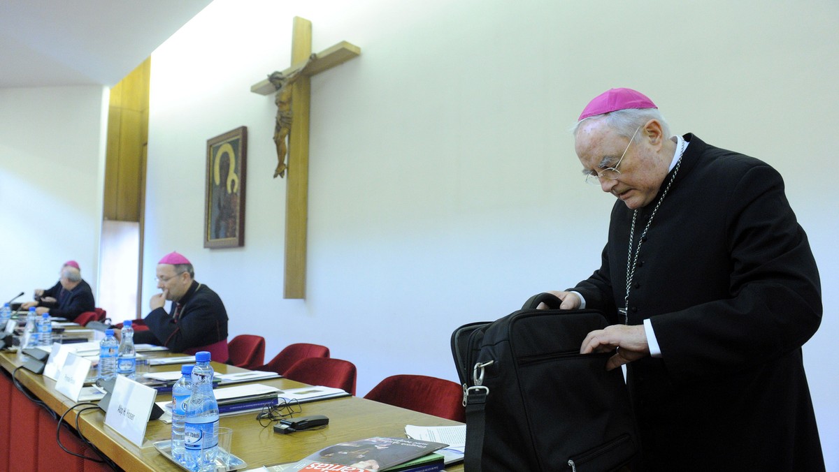 Prymas Polski abp Józef Kowalczyk powiedział dziś, że episkopat daje zgodę na przekształcenie Funduszu Kościelnego, ale nie na jego likwidację. Jego zdaniem, ewentualne zmiany dotyczące Funduszu muszą być wynikiem wewnętrznego dialogu w Polsce.