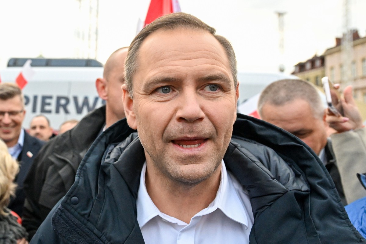 Giertych w piątek na konferencji prasowej z udziałem posłów KO zapowiedział, że w piątek złoży w prokuraturze wniosek o możliwości popełnienia przestępstwa przez prezesa IPN