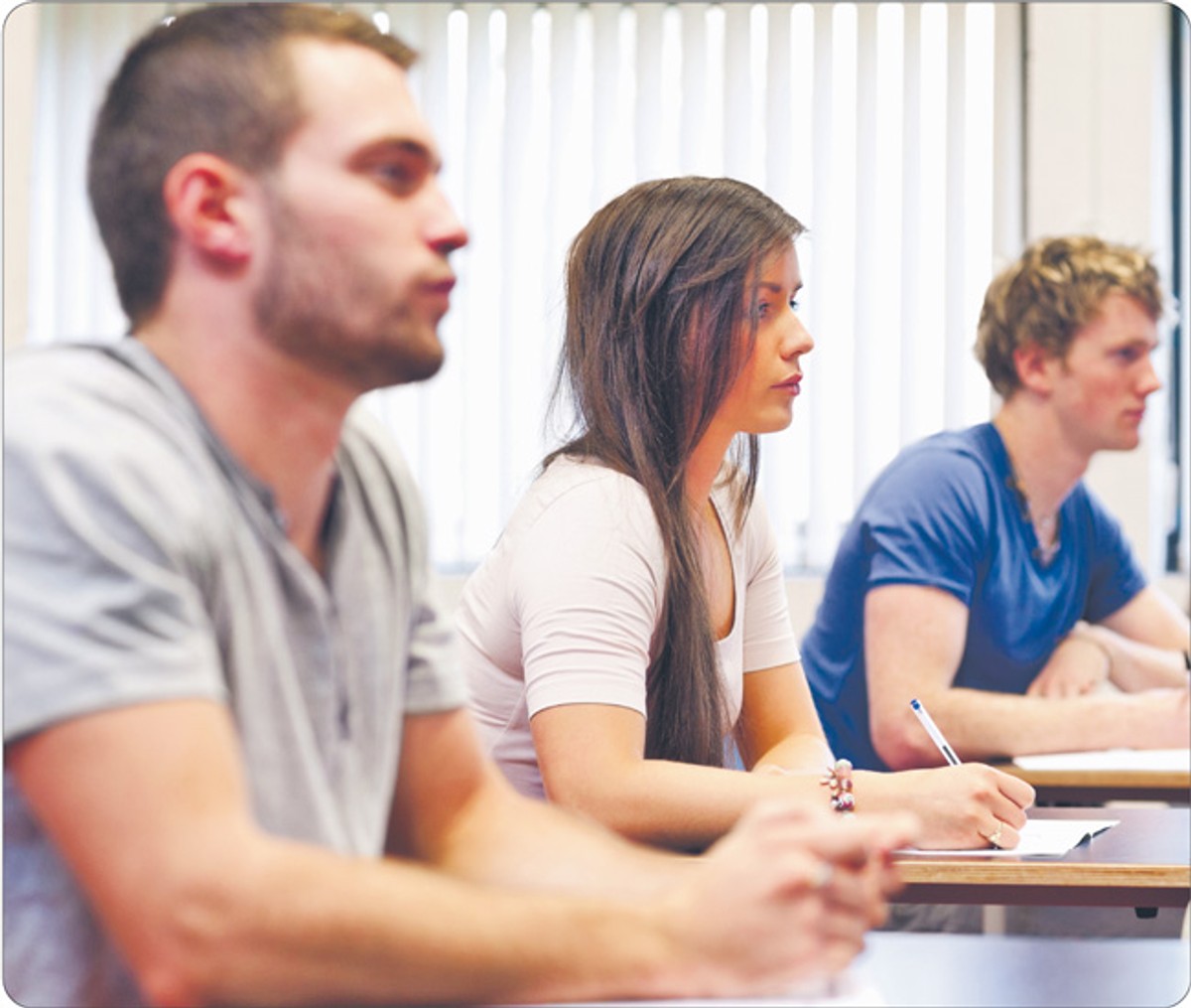 Pracodawcy zaczynają bardziej cenić tytuł doktora niż ukończenie studiów MBA. W ubiegłym roku studia doktoranckie rozpoczęło u nas 10,5 tys. młodych ludzi. To ponad trzy razy więcej niż 15 lat temu Fot. Shutterstock