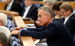 Jackowski nie chce, by niedziela 6 grudnia była handlowa. PiS: To wbrew stanowisku klubu