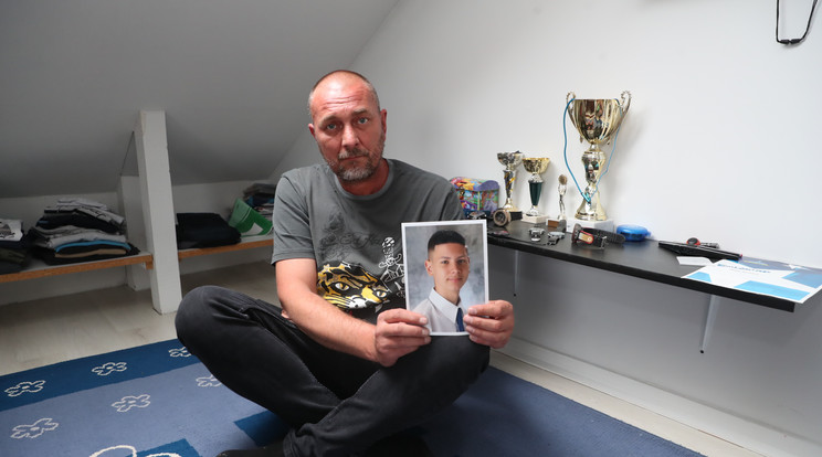 Ricsi édesapja összeomlott a tragédia után / Fotó: Pozsonyi Zita