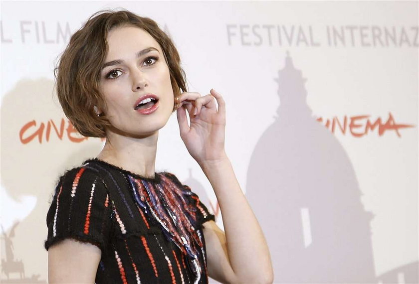 Knightley chowa się przed ludźmi