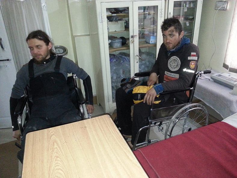 Michał Obrycki i Paweł Dunaj w szpitalu w Skardu w Pakistanie - Nanga Parbat Winter Expedition 2013/14