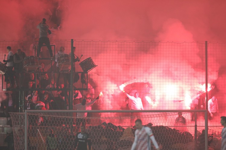 Oprawa kibiców Legii Warszawa przed meczem 14. kolejki piłkarskiej Ekstraklasy z Górnikiem Zabrze