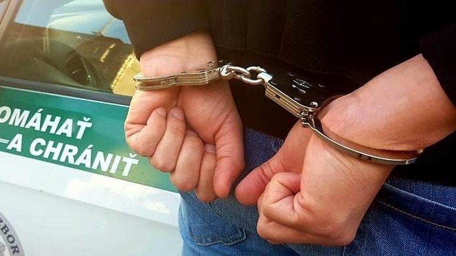 Bratislavská polícia obvinila muža, ktorý sa pokúsil prepadnúť banku. (ilustračné foto)