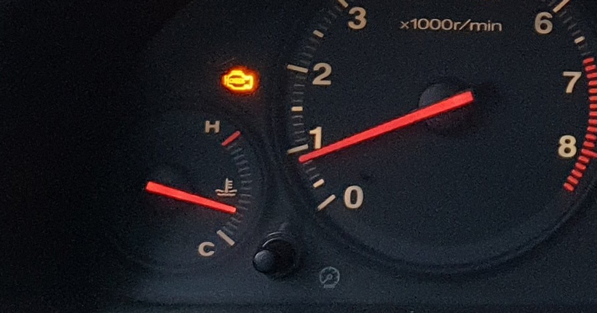 Kontrolka "Check engine". Co dokładnie znaczy? Co należy zrobić, gdy