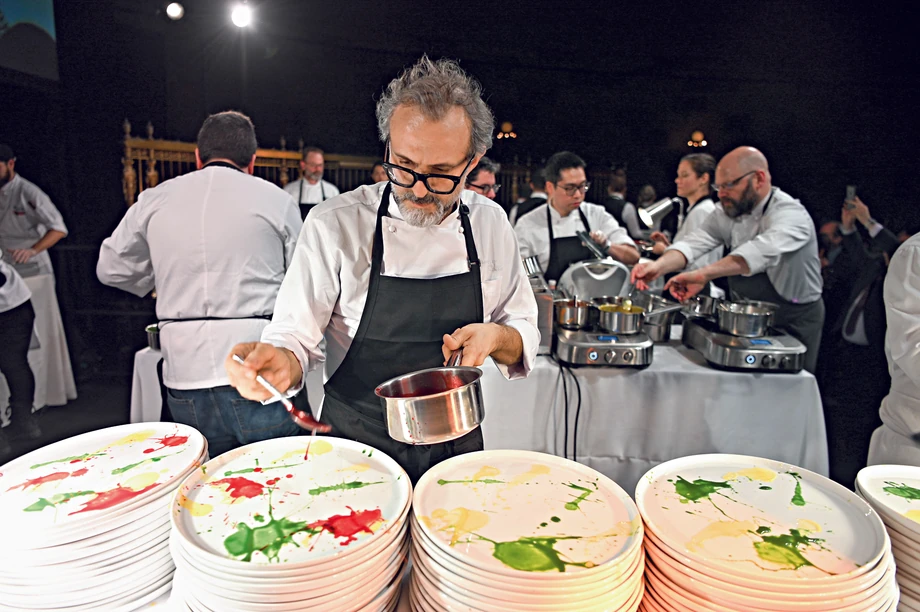 Szefa Kuchni Massimo Botturę inspiruje sztuka - prace Damiena Hirsta czy Maurizio Nannucciego