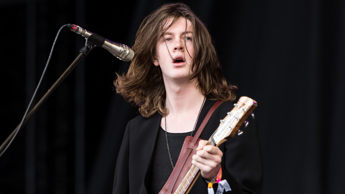 Blossoms - ten zespół bardzo dobrze znają już brytyjskie nastolatki. Pięciu chłopaków ze Stockport gra razem od zaledwie trzech lat, a już otrzymali wsparcie wszystkich wpływowych mediów, plasując się na 4. miejscu prestiżowej listy BBC Sound of 2016. Trafili też do Spotify’s Spotlight, MTV Brand New oraz iTunes/Apple Music New Artists. Blossoms to najgłośniejszy debiut sceny manchesterskiej tej dekady oraz najnowsza sensacja indie pop, która powoli podbija międzynarodowy rynek muzyczny - w Polsce wystąpili na Orange Warsaw Festival jeszcze zanim wydali debiutancki album. Zobaczcie, co sami mówią o swoim sukcesie.