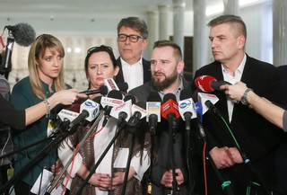 Burzliwe obrady podkomisji ws. medycznej marihuany. Na stole dziecięce trumny