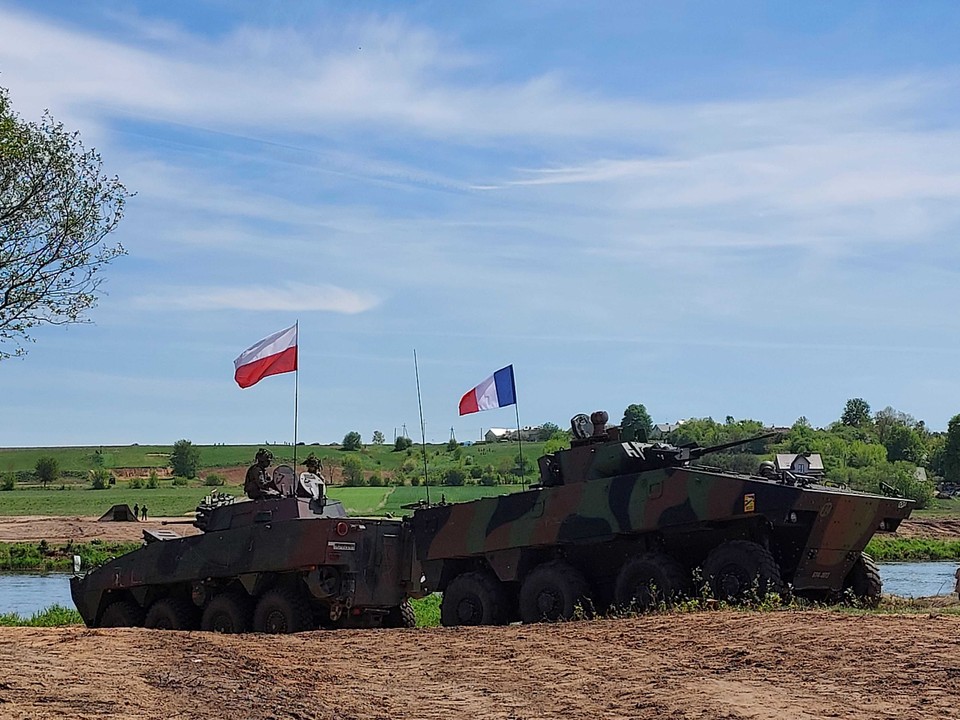 Desant oraz forsowanie przeszkody wodnej - rzeki Narew w ramach ćwiczeń DefenderEurope 22 w okolicach miejscowości Nowogród k. Łomży