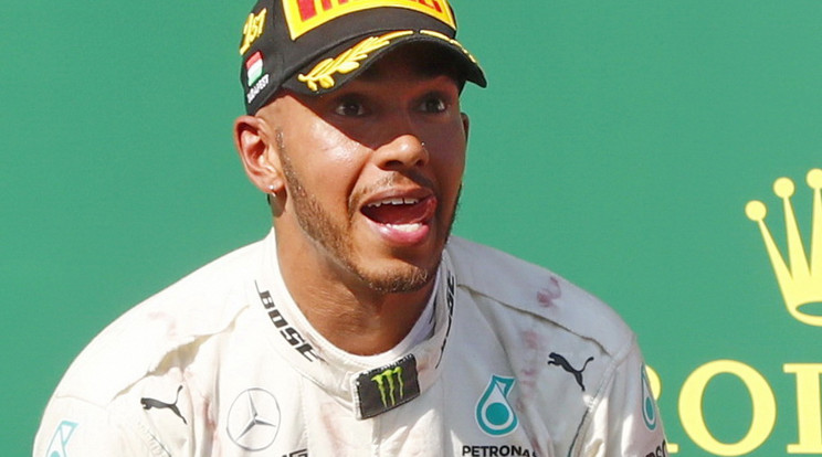 Lewis Hamilton tavalyi diadalá-val egy szép trófeát is szerzett – nyilván idén is szeretné gyarapítani kollekcióját / Fotó: Fuszek Gábor