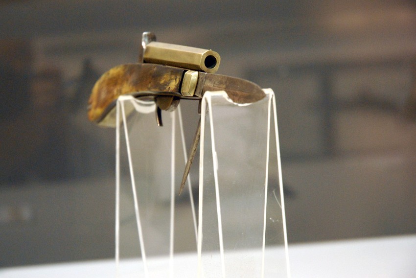 Dva u jednom: I pištolj i nož 