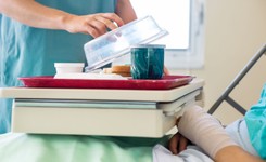 Zamiast masła - tłuszcz mleczny do smarowania. NIK o żywieniu w szpitalach: niskiej jakości, niezbilansowane