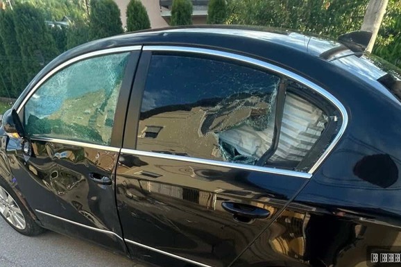 LETELI NA SKUTERU 40 NA SAT, PA UDARILI U AUTOMOBIL! Dečaci (11) prošli kroz znak STOP, a onda je usledio JEZIV UDARAC: Evo u kakvom su stanju