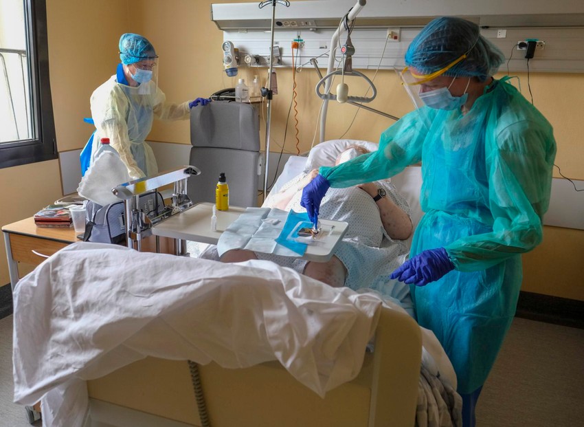 U svetu je tokom poslednja 24 sata preminulo skoro 55.000 ljudi