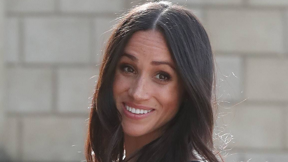 Meghan Markle nie używa czerwonej szminki. Księżna Sussex na wszystkich zdjęciach ma usta w neutralnym kolorze. Raczej nie zobaczycie u niej krwistej pomadki. Dlaczego? Powód może was zaskoczyć. Wcale nie chodzi o królewski protokół.