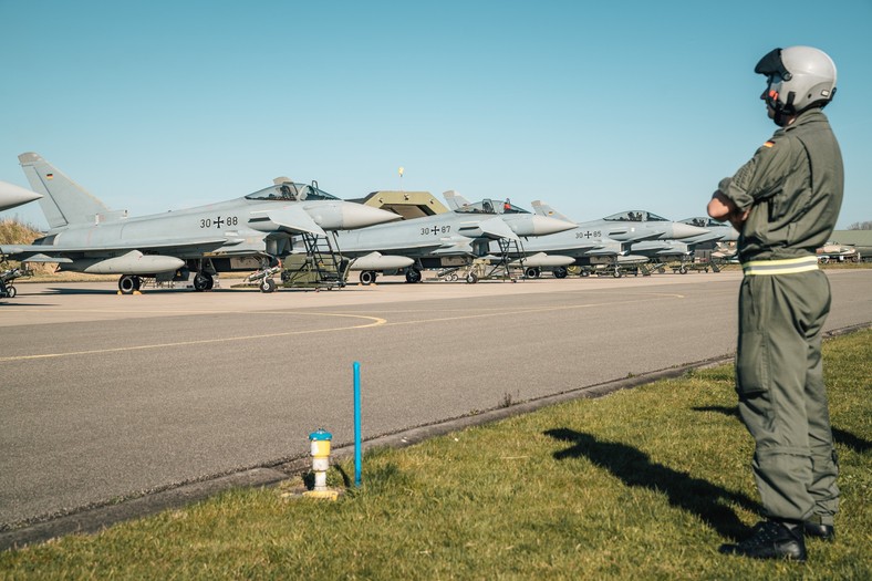 Niemieckie Eurofighter przygotowywane do startu na początku ćwiczeń. Źródło: Bundeswehr.