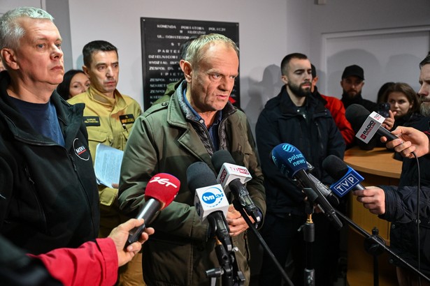 Dramatyczny apel premiera Tuska: Nie zwlekajcie z decyzją o ewakuacji