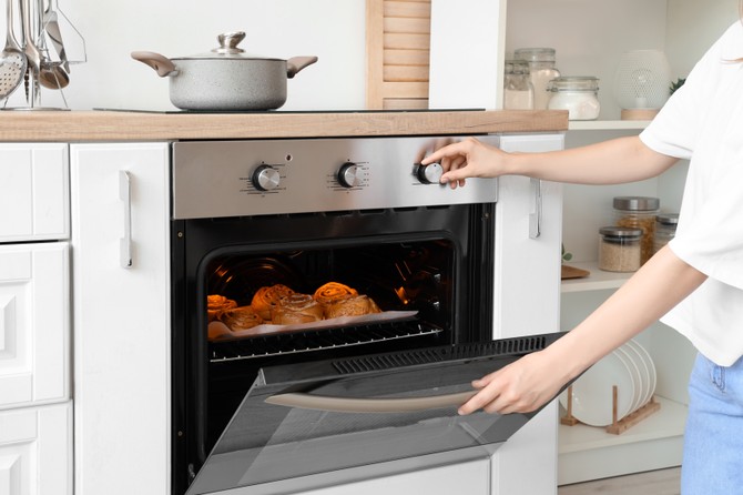 Uklkučite ventilator u krugu - to je idealan program za pečenje peciva i testa