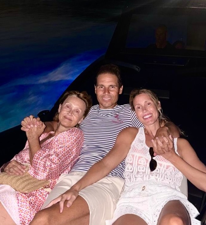 Rafael Nadal sa majkom i sestrom