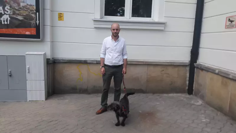 Jan Śpiewak z psem Felkiem