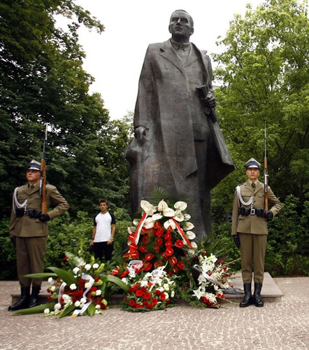 Pomnik Romana Dmowskiego w Warszawie