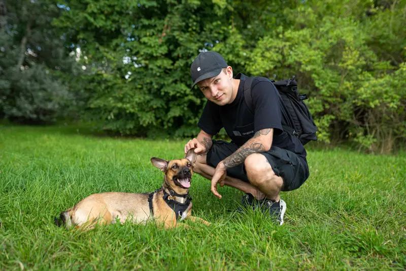 Zulu Kuki z Yoko na codziennym spacerze na Kępie Potockiej