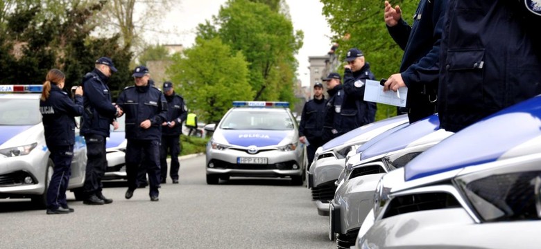 Policja przesiada się do nowych radiowozów hybrydowych. Jeden koszuje ok. 100 tys. zł